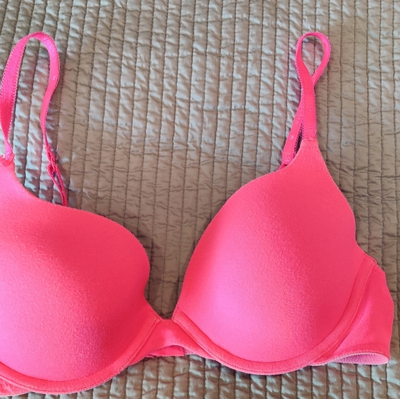 VS bras - Picture 2 of 6